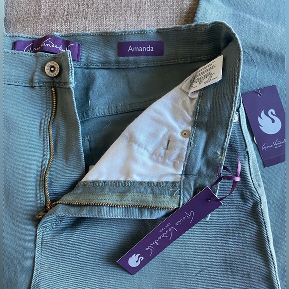 NWT Gloria Vanderbilt Amanda Jeans - Picture 4 of 4